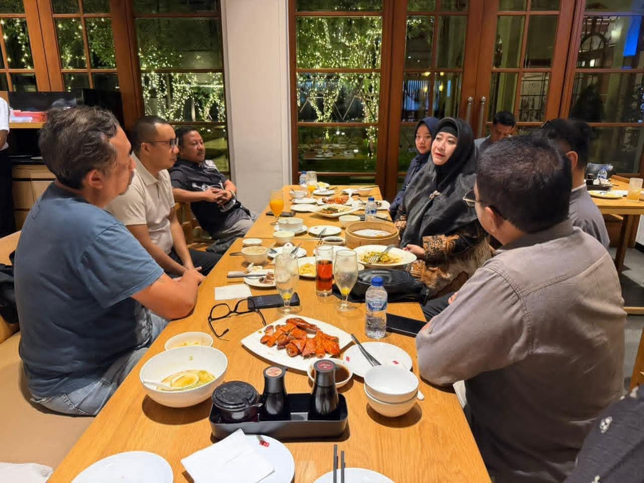 Bersama Investor, Bupati Boalemo Rum Pagau dan Wakil Bupati Boalemo Lahmuddin Hambali bahas pembangunan kembali Pulo cinta. (Foto : Lahmuddin)