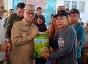 Pemkab Bone Bolango Bagikan Bantuan Bibit Padi Untuk Petani