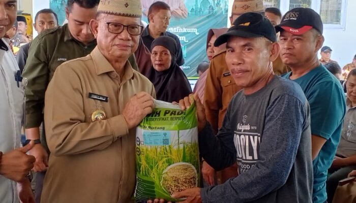 Pemkab Bone Bolango Bagikan Bantuan Bibit Padi Untuk Petani
