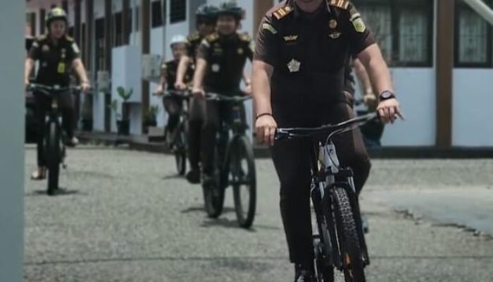 Dukung Efisiensi Energi, Kejari Bone Bolango Luncurkan Pelayanan Hukum Keliling Bersepeda