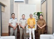 Koordinasi percepatan penertiban sertifikat lahan pembangunan sekolah Garuda dan Batalyon, Wakil Bupati Boalemo Lahmuddin Hambali didampingi Kadis PUPR, Supandra Nur temui Kepala ATR/BPN Gorontalo. (Foto Prokopim)