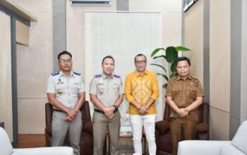 Koordinasi percepatan penertiban sertifikat lahan pembangunan sekolah Garuda dan Batalyon, Wakil Bupati Boalemo Lahmuddin Hambali didampingi Kadis PUPR, Supandra Nur temui Kepala ATR/BPN Gorontalo. (Foto Prokopim)