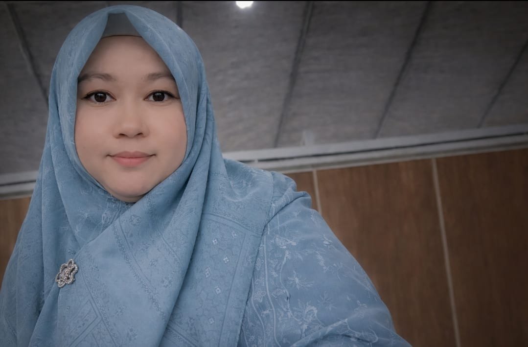 Syamsia Anapia, S. Pd.I (ibu korban)