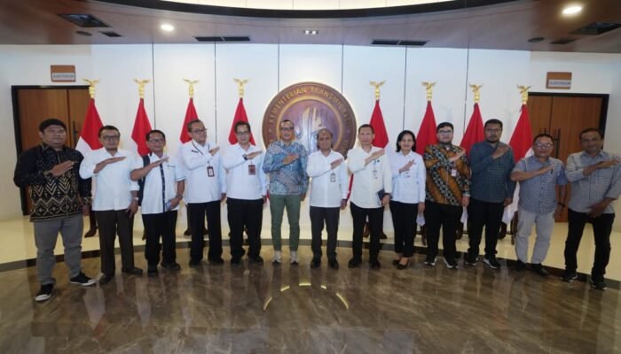 Koordinasi Program Pengembangan Kawasan Transmigrasi, Wabup Boalemo Temui Wamen Viva Yoga Mauladi