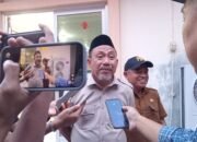 Ketua Komisi Satu DPRD Pohuwato Iwan Abay saat Diwawancarai Wartawan