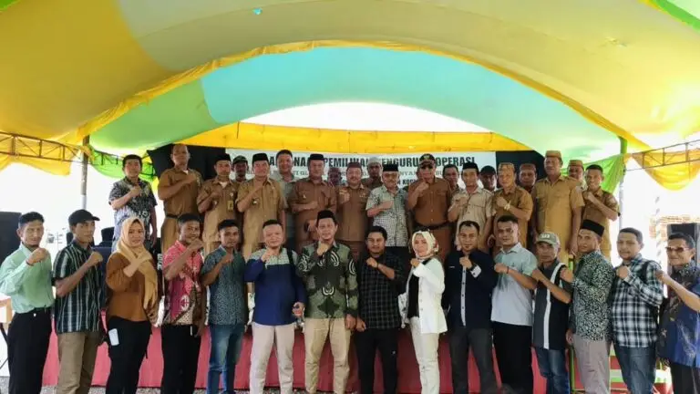 Foto Bersama Pengurus Koperasi KIB Binaan PT IGL dan PT BTL