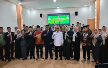 Foto Bersama Bupati Bone Bolango Ismet Mile Bersama Pejabat yang Dilantik