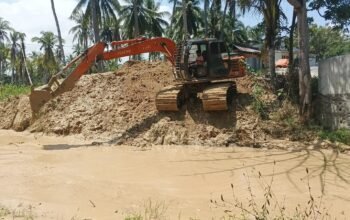 Penambang Bulangita Kerahkan Alat Berat Keruk Material di Sungai yang Mendangkal