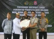 Pemkab Bone Bolango Berhasil Tuntaskan 13 Sertifikat Aset Daerah. (Sumber Foto: Rizal)
