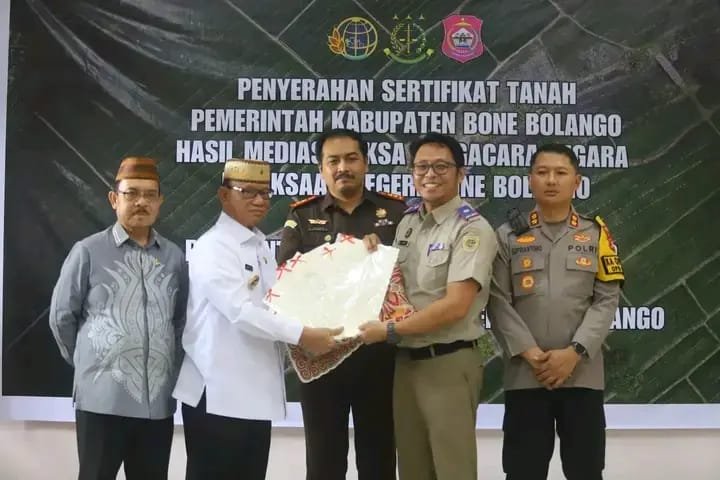 Pemkab Bone Bolango Berhasil Tuntaskan 13 Sertifikat Aset Daerah. (Sumber Foto: Rizal)