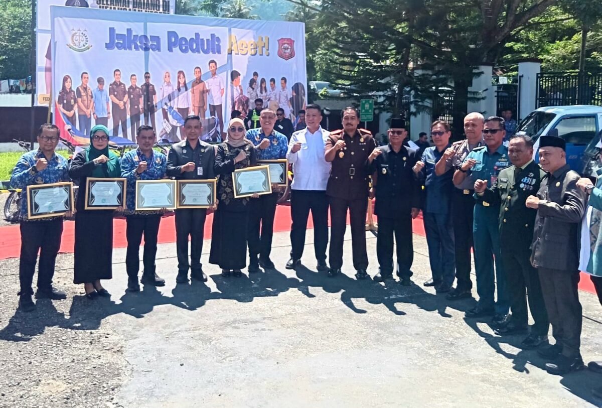 Kejari Bone Bolango Serahkan Aset Kepada Pemerintah Kabupaten Bone Bolango