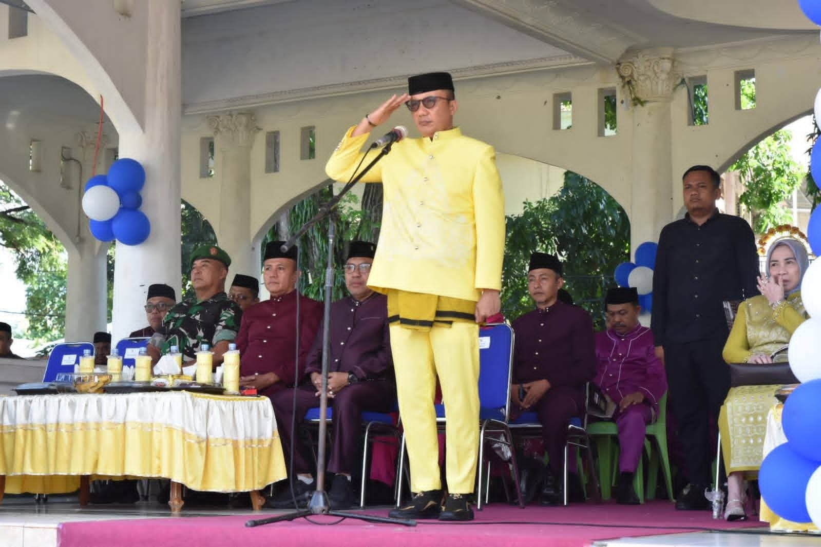 Wabup Boalemo, Lahmuddin Hambali jadi inspektur upacara Hardiknas 2026. (Foto Prokopim)