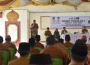 Pastikan program pertanian berjalan tepat sasaran, Bupati Boalemo Rum Pagau ajak camat dan kades ikut terlibat langsung di masyarakat. (Foto Prokopim)