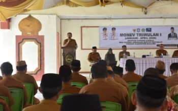 Pastikan program pertanian berjalan tepat sasaran, Bupati Boalemo Rum Pagau ajak camat dan kades ikut terlibat langsung di masyarakat. (Foto Prokopim)