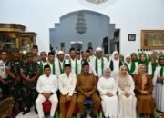 Doa bersama jelang pemberangkatan calon jamaah haji Boalemo. (Foto Prokopim)