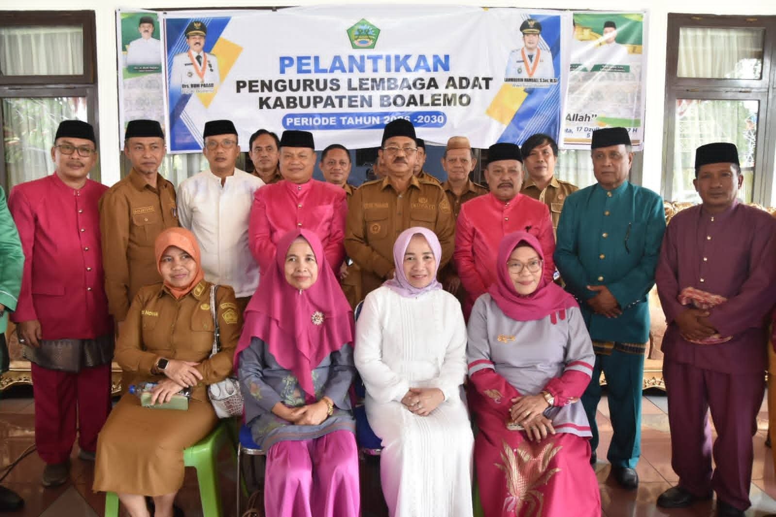 Pelantikan Pengurus Lembaga Adat Boalemo. (Foto Prokopim)