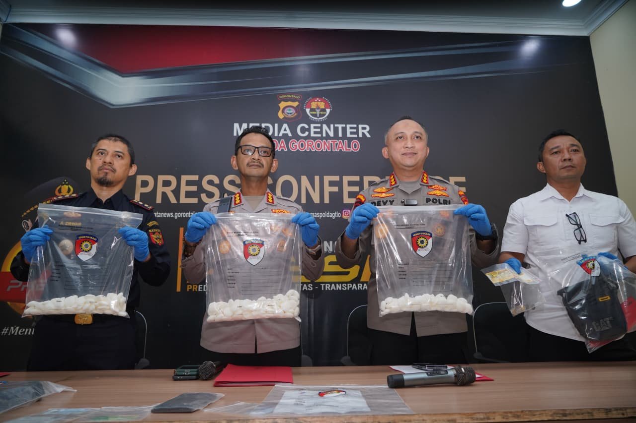 Polda Gorontalo Berhasil Ungkap Kasus Penyelundupan Sianida Berasal dari Filipina. (Foto Humas)