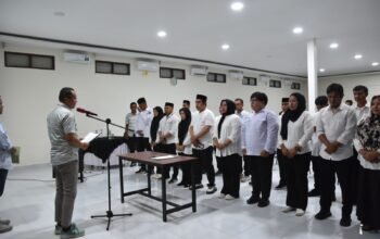Pelantikan Pengurus Karang Taruna Generasi Botumoito. (Foto : Prokopim)
