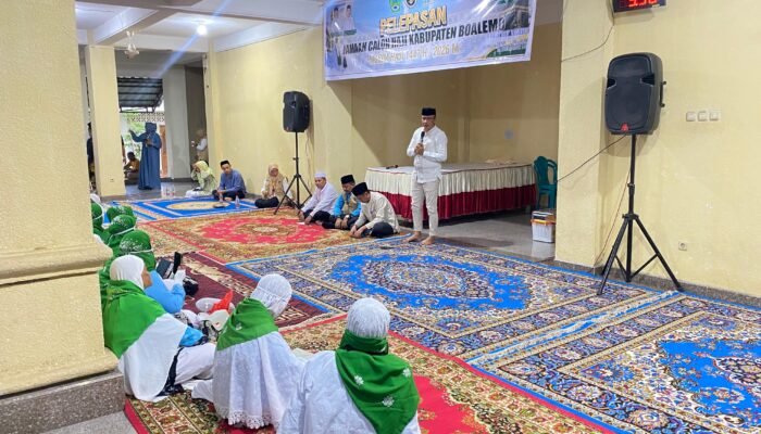 Wabup Lahmuddin Lepas Calon Jamaah Haji Boalemo ke Tanah Suci