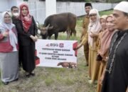 Penyerahan Hewan Kurban Untuk Pemkab Bone Bolango dari Bank SulutGo. (Sumber Foto: Kominfo)