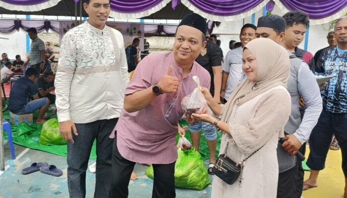 Berkah Iduladha, Warga Genggam Erat Daging Kurban Pemberian Polres Boalemo