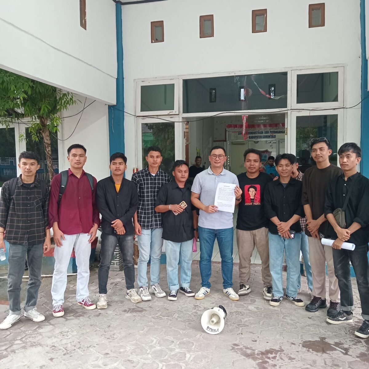 (AMPMG) mendatangi Kantor Dinas Perindustrian dan Perdagangan (Disperindag)