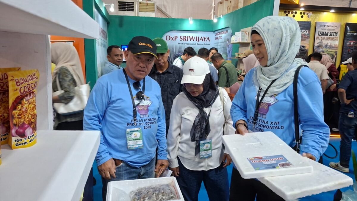 Ketua DPRD Pohuwato Beni Nento Kunjungi Stand Pohuwato di Pekan Nasional Tani dan Nelayan di Gorontalo