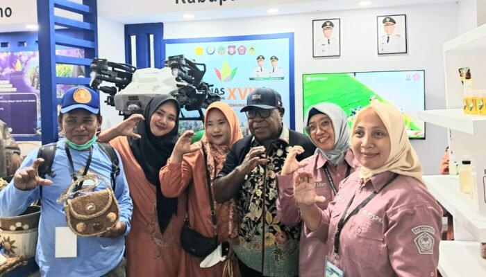 Dari Pelosok Popayato, UMKM Sahaja Desa Dambalo Pikat Hati Bupati Mimika di PENAS 2026