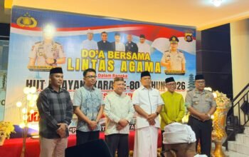 Ketua DPRD Pohuwato Beni Nento (Tengah) hadiri doa bersama dalam rangka HUT Bhayangkara di Polres Pohuwato