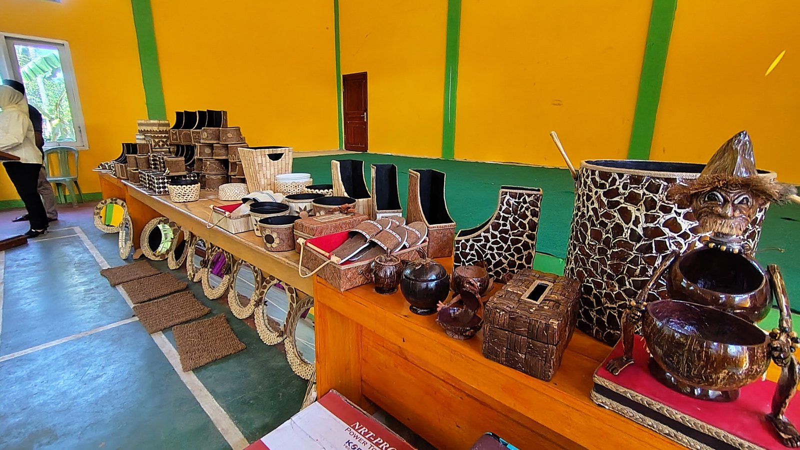 Produk kreatif dari limbah kelapa dan limbah jagung
