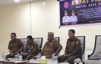Bupati Bone Bolango, Ismet Mile Pimpin Rapat Pimpinan SKPD Triwulan I. (Sumber Foto: Kominfo)