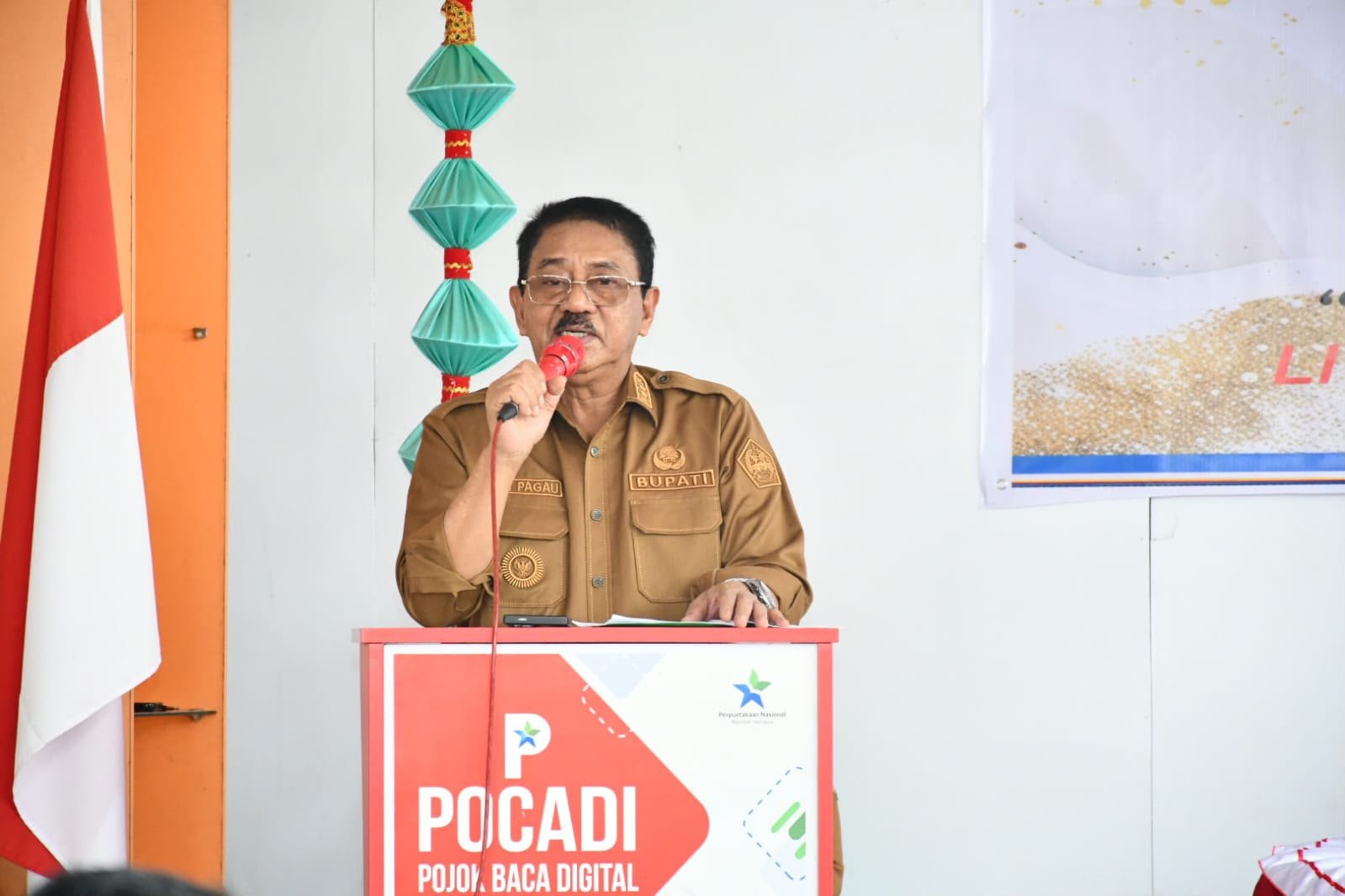 Bupati Boalemo, Rum Pagau Buka Bimtek Literasi Informasi Kabupaten Boalemo. (Sumber Foto: Prokopim/Arif)