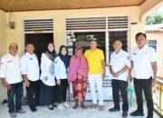 Wakil Bupati Boalemo, Lahmuddin Hambali didampingi sejumlah pimpinan OPD melihat langsung Ibu Ani yang telah dievakuasi ke Rumah singgah DAMAI. (Foto Istimewa)