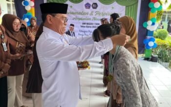 Sekretaris Daerah Bone Bolango, Iwan Mustapa, menghadiri acara penamatan dan perpisahan siswa kelas IX SMP Negeri 1 Tapa. (Foto Istimewa)