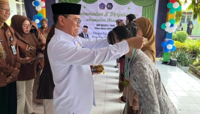 Hadiri Penamatan Siswa SMPN 1 Tapa, Sekda Bone Bolango Komitmen Cetak Generasi Indonesia Emas 2045