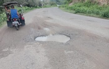 Kondisi Jalan Berlubang Menuju TPI Tilamuta