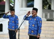 Bupati Boalemo Rum Pagau, didampingi Wabup Lahmuddin Hambali saat memimpin apel Korpri. (Sumber Foto: Prokopim/Arif)