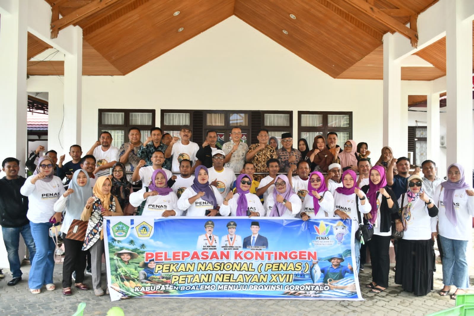 Pelepasan Kontingen Pekan Nasional ( PENAS ) Petani Nelayan XVII Kabupaten Boalemo Menuju Provinsi Gorontalo. (Sumber Foto: Prokopim/Arif)