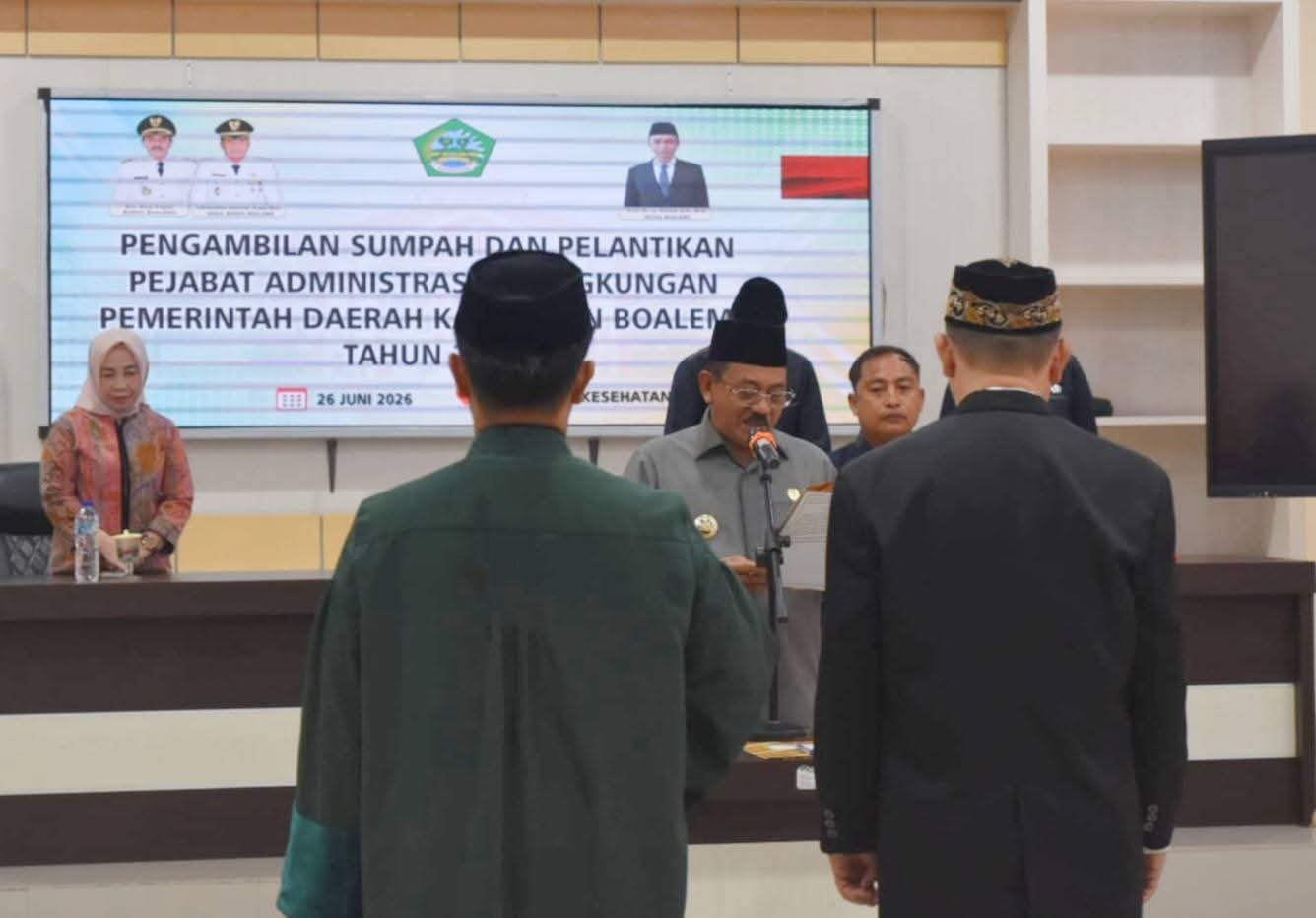 Bupati Boalemo Rum Pagau, Lantik Direktur Rumah Sakit Clara Gobel, dr. Roni Imran. (Foto: Prokopim)