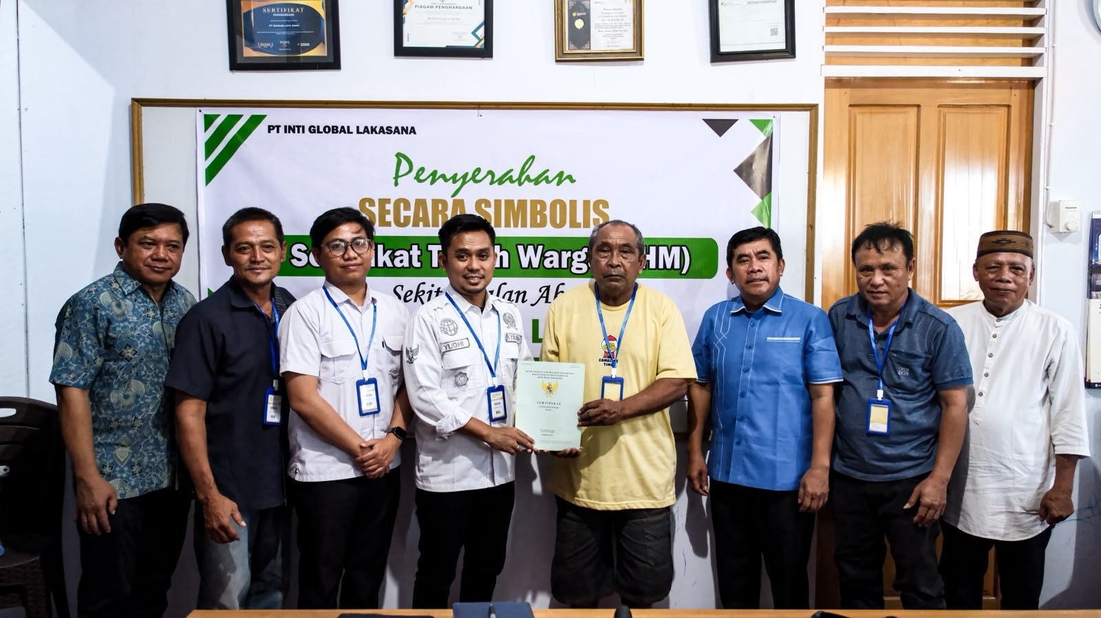 Penyerahan Sertifikat Tanah Program PT IGL Kepada Warga Popayato