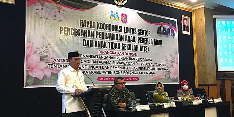 Sekretaris Daerah Bone Bolango, Iwan Mustapa saat membuka Rapat Koordinasi Lintas Sektor Pencegahan Perkawinan Anak, Pekerja Anak dan Anak Tidak Sekolah (ATS) yang dirangkaikan dengan Penenandatanganan Perjanjian Kerjasama antara Pengadilan Agama Suwawa dan Dinas Sosial P3APPKB tentang Perlindungan dan Pemenuhan Hak Perempuan dan Anak tingkat Kabupaten Bone Bolango Tahun 2026. (Sumber Foto: Kominfo)