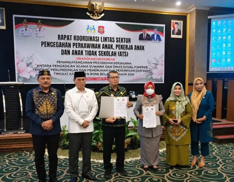 Penenandatanganan Perjanjian Kerjasama antara Pengadilan Agama Suwawa dan Dinas Sosial P3APPKB tentang Perlindungan dan Pemenuhan Hak Perempuan dan Anak tingkat Kabupaten Bone Bolango Tahun 2026. (Sumber Foto: Kominfo)