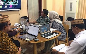 Sekretaris Daerah Bone Bolango saat mengikuti zoom meeting bersama Kanwil Regional BKN Manado terkait Pra Ekspose Managemen Talenta. (Sumber Foto: Kominfo)