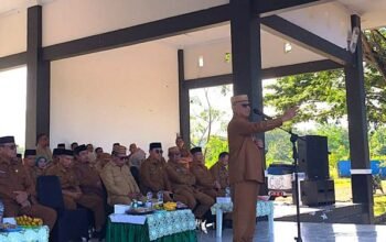 Bupati Ismet Mile saat memimpin Apel Kerja di lingkungan Pemerintah Kabupaten Bone Bolango.(Sumber Foto: Kominfo)