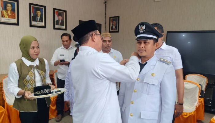Lantik 3 Penjabat Kades, Ini Peringatan Keras Bupati Boalemo Rum Pagau