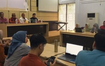 Sekretaris Daerah Bone Bolango, Iwan Mustapa saat membuka kegiatan Penyusunan Kebutuhan Jabatan Fungsional Analis Sumber Daya Manusia Aparatur Pemerintah Kabupaten Bone Bolango Tahun 2026.(Foto Kominfo)