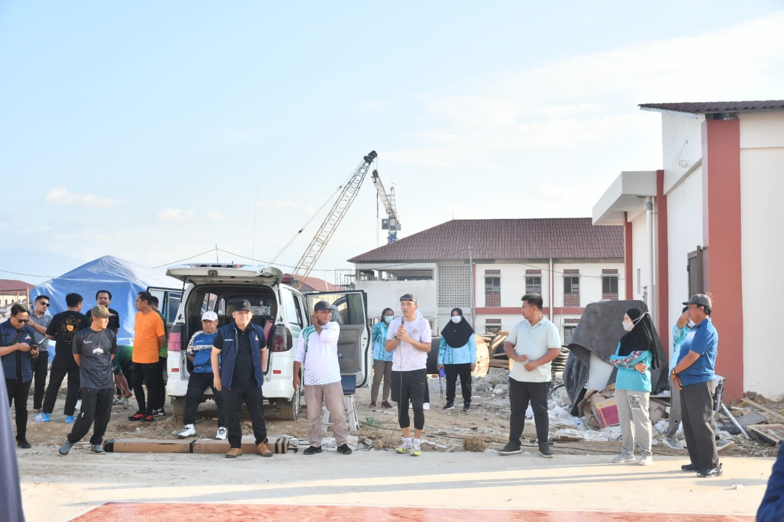 Pemkab Boalemo Gelar Kerja Bakti di Sekolah Rakyat Wonosari.(Foto Prokopim)