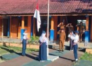 Sekretaris Daerah Bone Bolango, Iwan Mustapa saat menjadi Pembina Apel Perdana Satuan Pendidikan Jenjang SMP di SMP Negeri 2 Kabila.(Diskominfo)