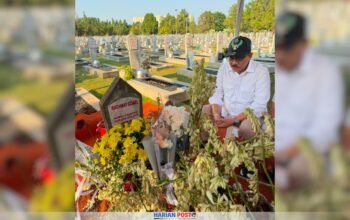 Bupati Boalemo Bersimpuh dan Kirim Doa di Pusara Almarhum Rachmat Gobel