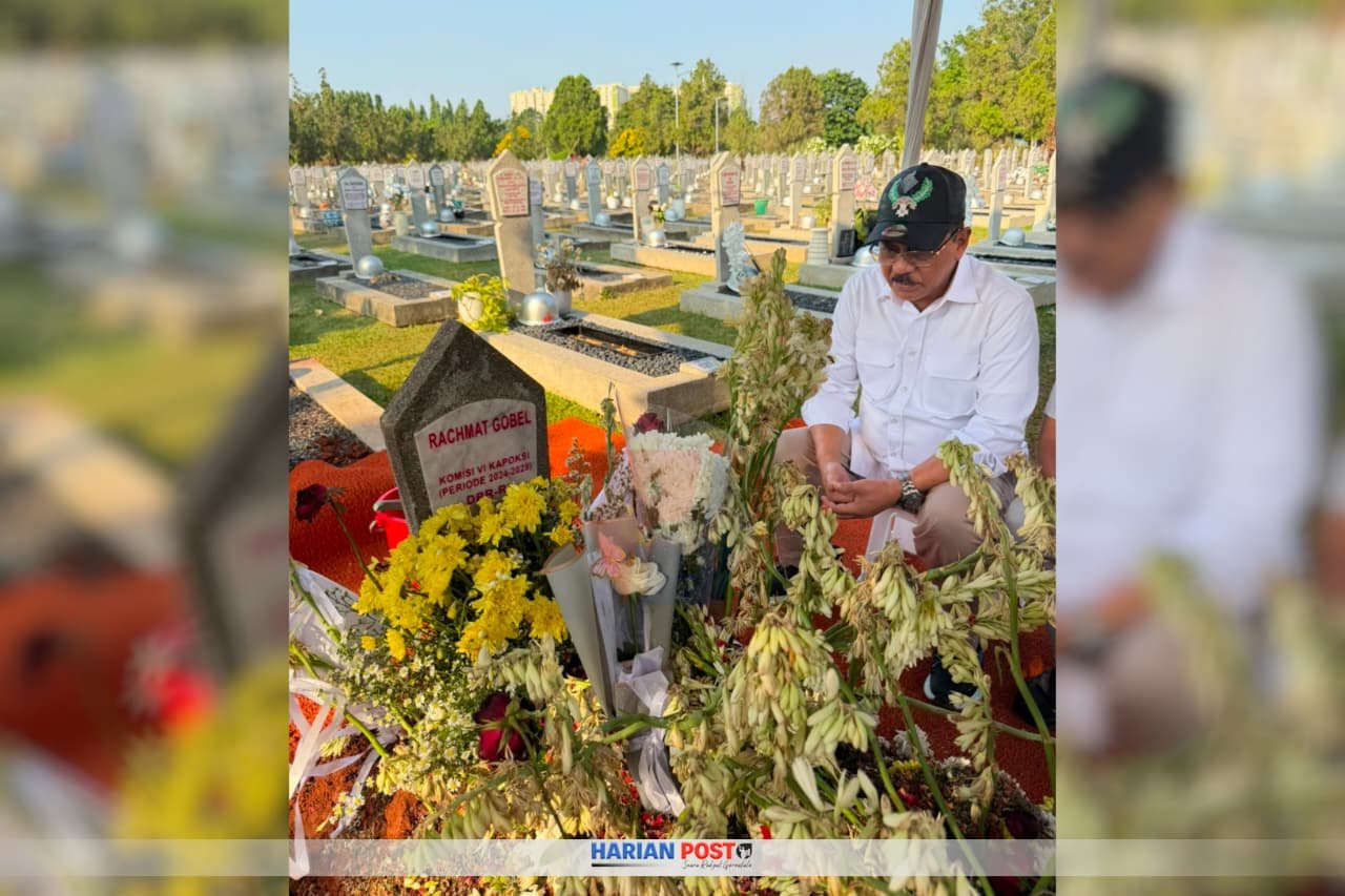 Bupati Boalemo Bersimpuh dan Kirim Doa di Pusara Almarhum Rachmat Gobel